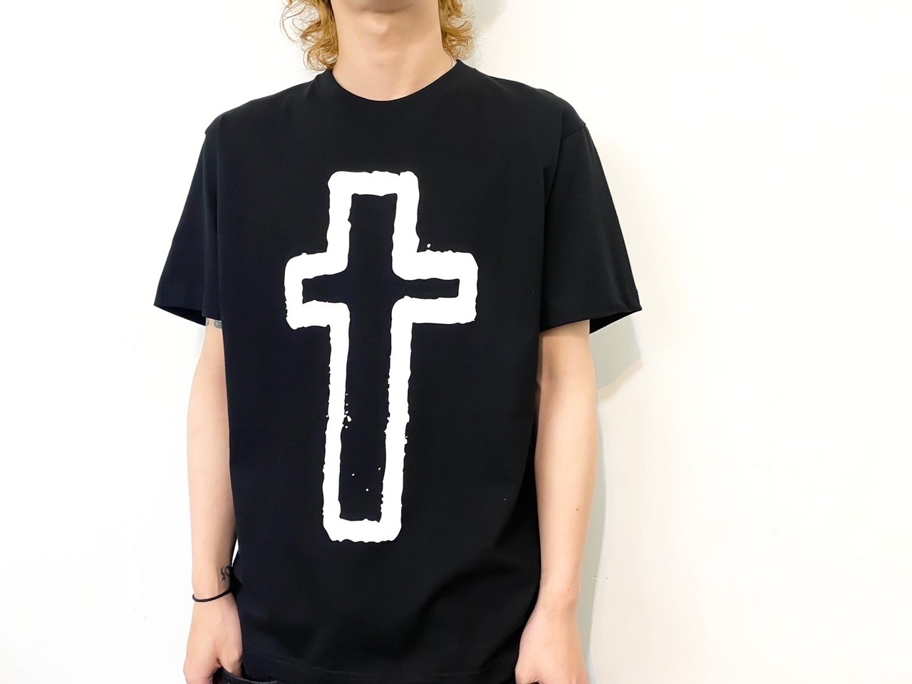 GODSIZE CROSS TEE [BLACK]