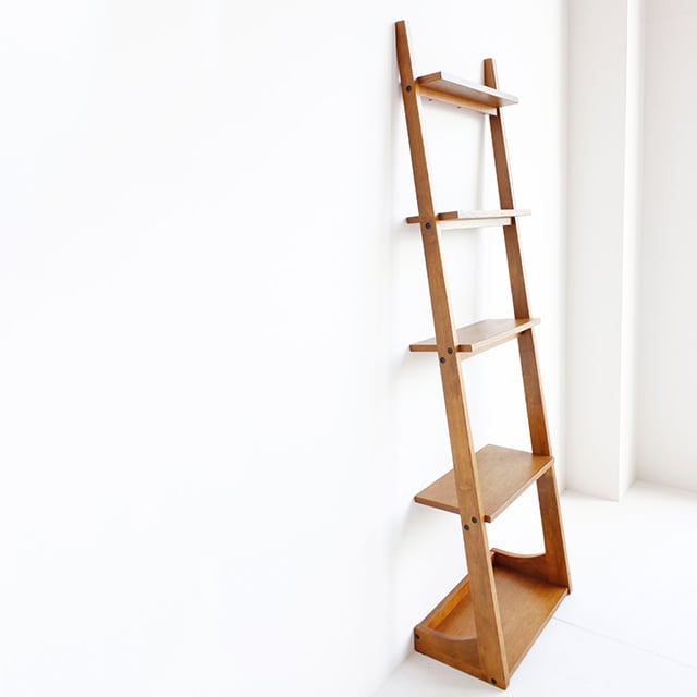 木製ラダーラックでカフェ風ディスプレイ収納。雑誌などで人気急上昇中の収納アイテム。