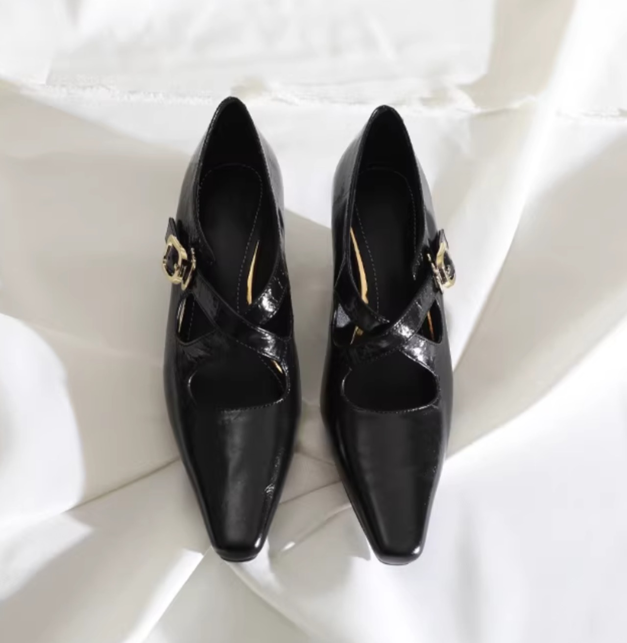 スクエアクロスストラップパンプス