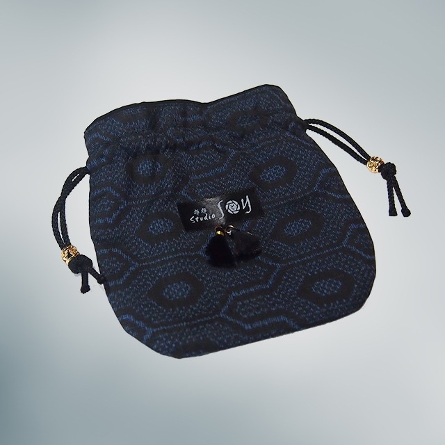 巾着＜赤と黒の古布遊び／房  黒・ビーズ付＞【1点もの】