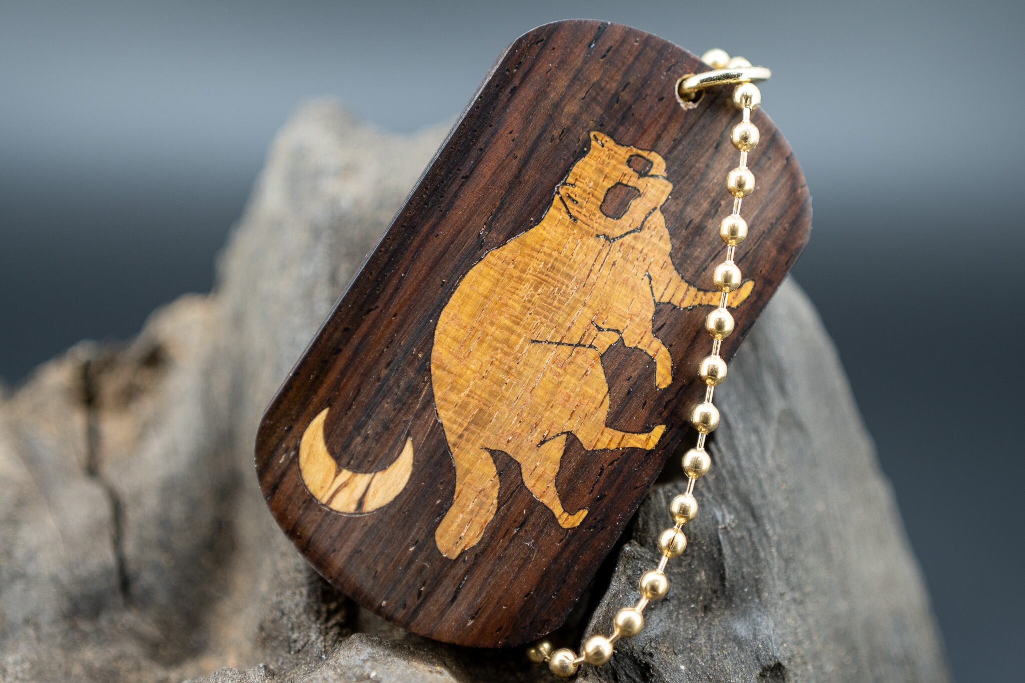 【 エスニックなローズウッド 】 ココボロ ドッグタグ 象嵌 三日月とたぬき