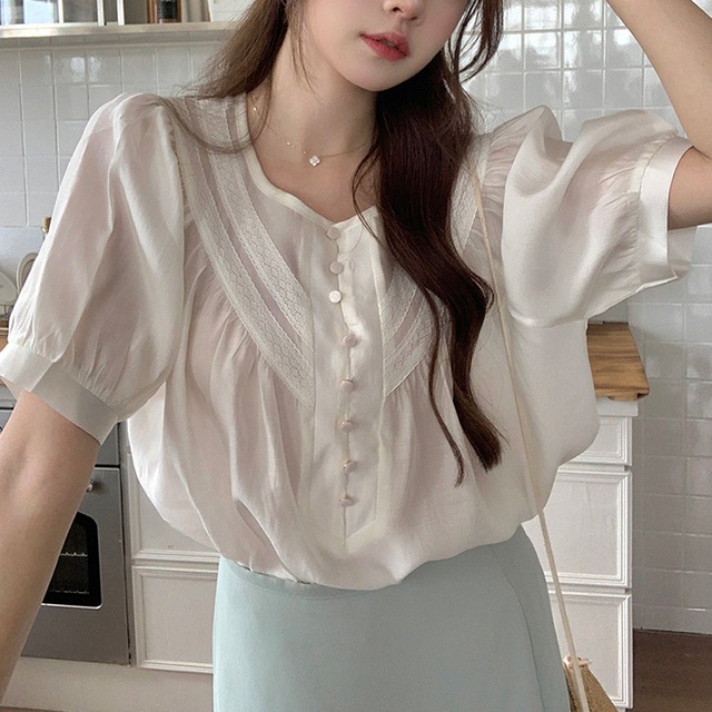 レースステッチ ブラウス トップス シャツ 袖あり 半袖 襟なし 刺繍 シアー 透け感 かわいい 大人可愛い きれいめ シンプル カジュアル 大人 上品 おしゃれ かっこいい 大人可愛い 大人女子 こなれ感 ラブリー キュート ガーリー ルーズ とろみ感 抜け感 春 夏 秋 10代 20代 30代 40代 オフィス ビジネス OL 通勤 学生 通学 デート お出かけ 女子会 お泊まり 休日 旅行 ホテル ガーデン レストラン 普段使い お揃い 双子 モテ トレンド インスタ映え S M L XL