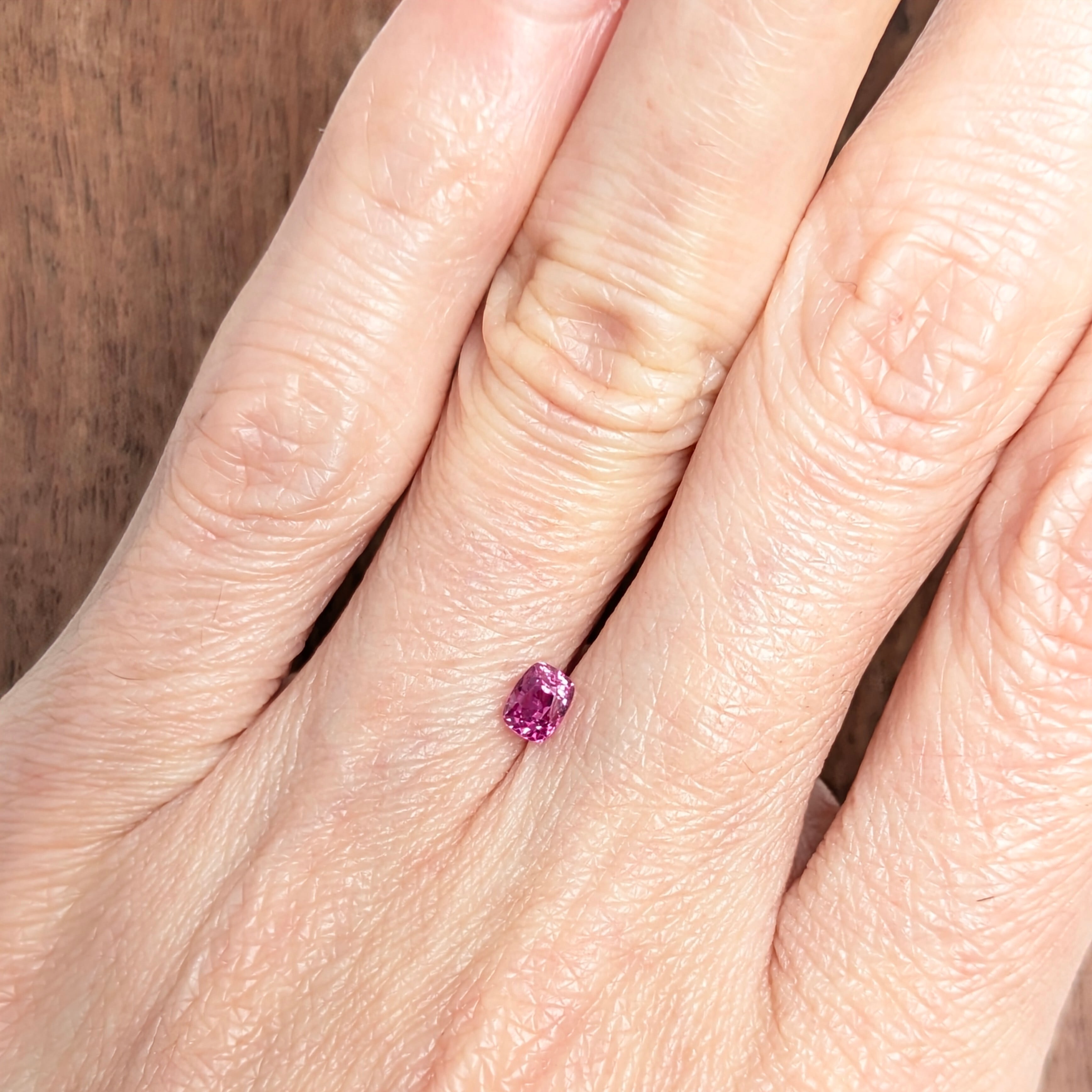 非加熱ピンクサファイアルース ミャンマー・モゴック産【0.42ct