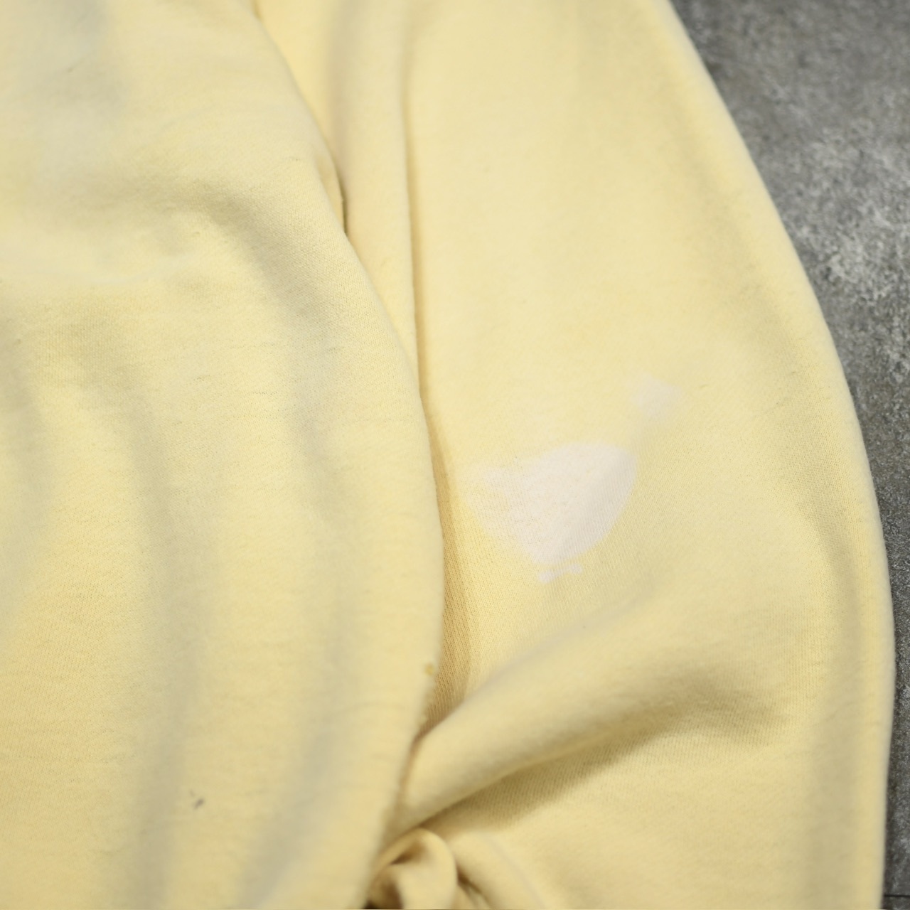 IZOD fade boro sweat yellow