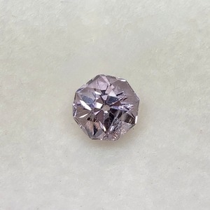 お花みたいなスピネル 約4.5mm*3.3mm r-0639