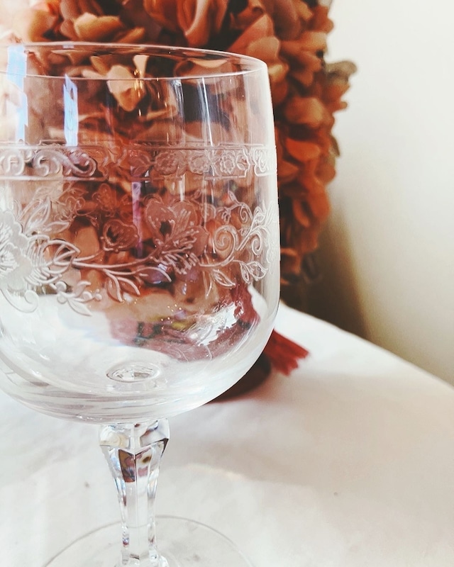 フランス　花模様クリスタルワイングラス
