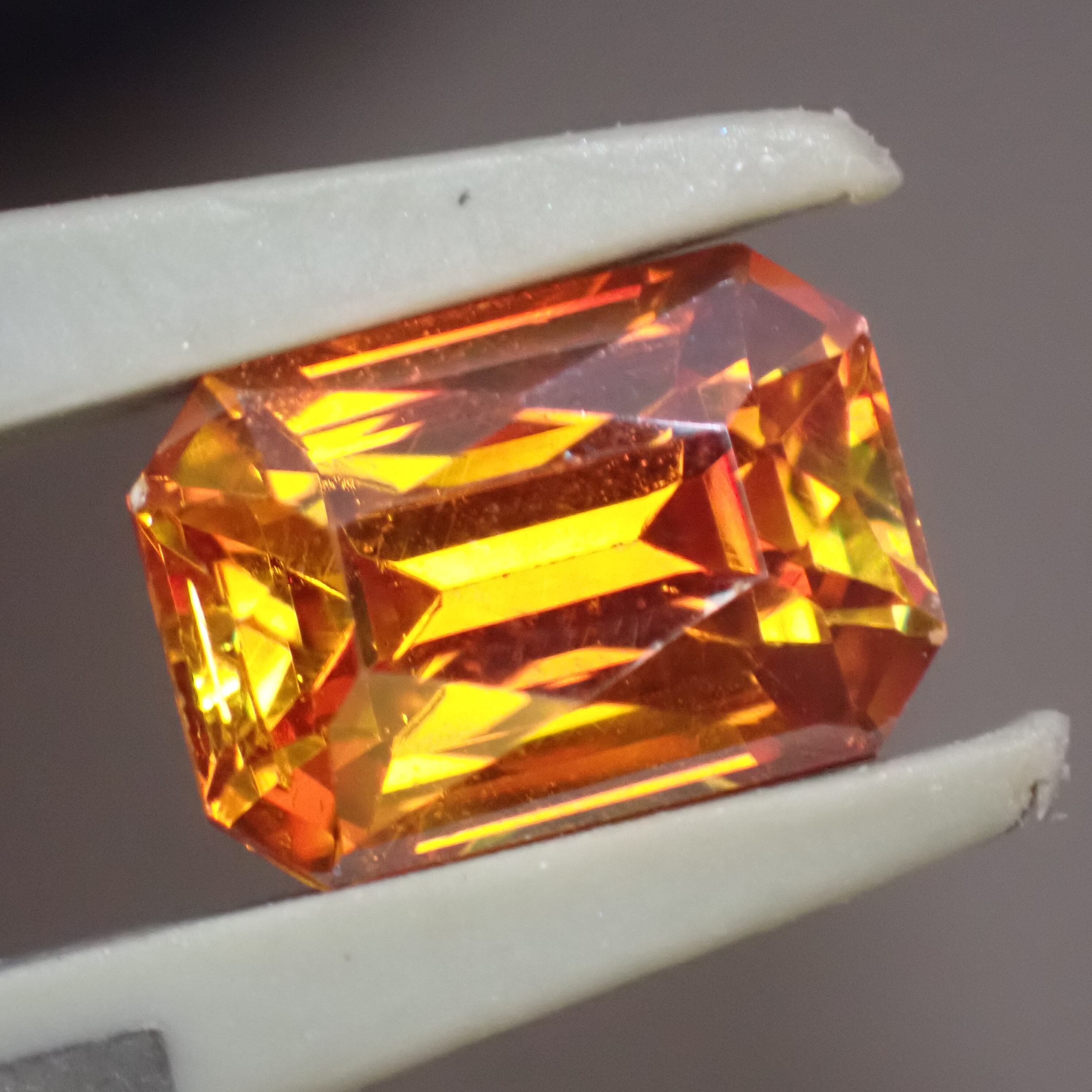 混ざりあう色が美しいスファレライト2.875ct | 宝石ルース販売 