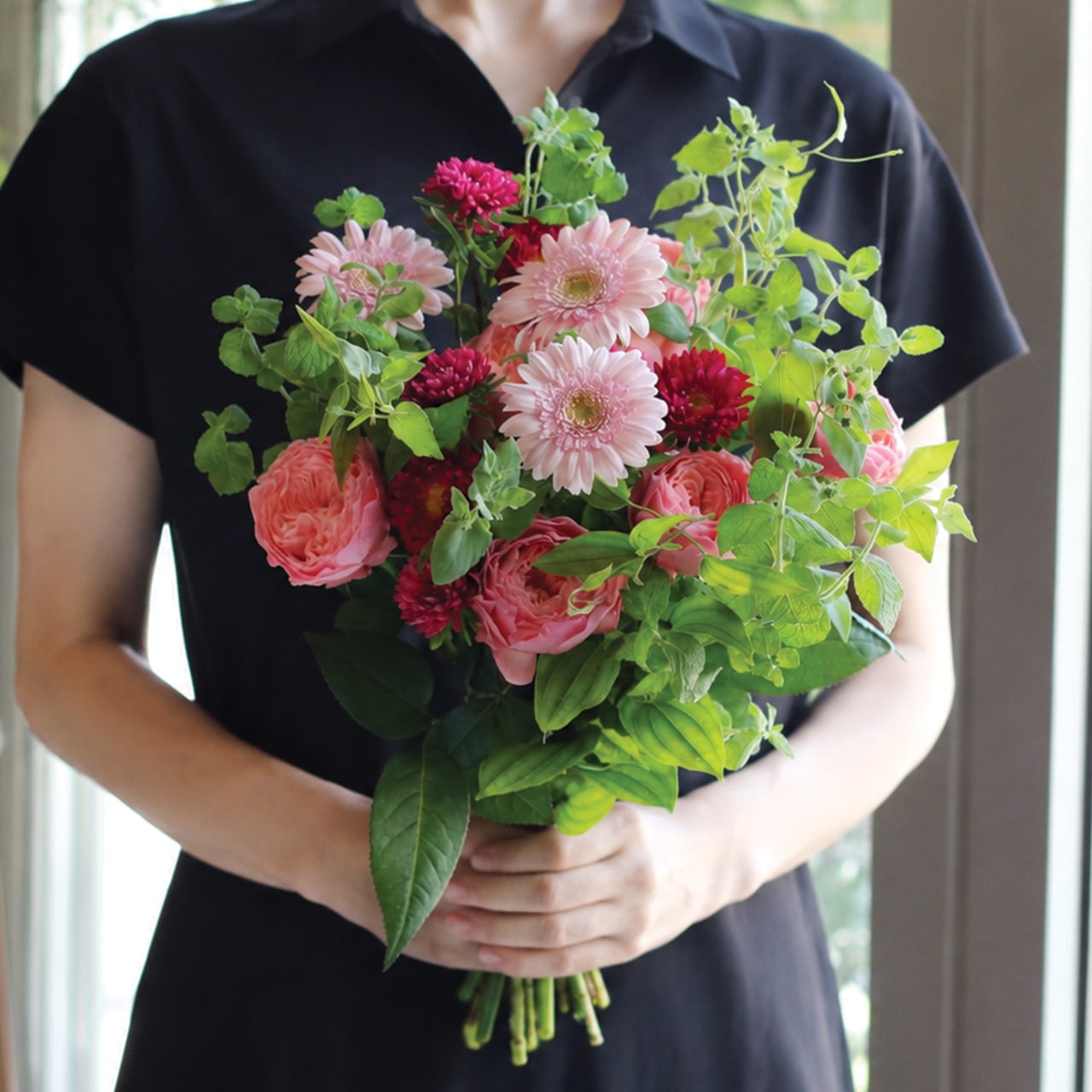バラ「ハーパー」とたっぷり野草のボタニカルブーケ | GreenHeartBotanical