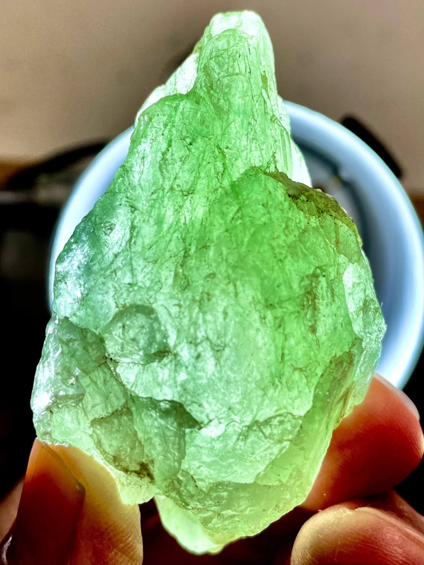 3) スピリチュアルな覚醒!鮮やかなグリーン!「トレモライトinクオーツ」