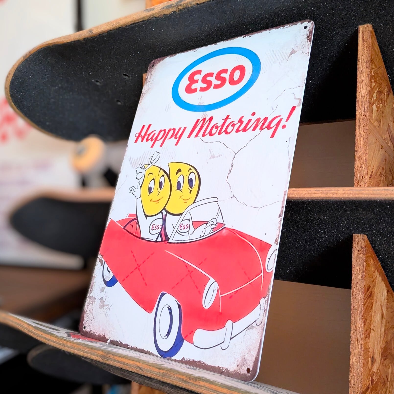 送料無料！ちょうどいいブリキ看板 【 ESSO ( エッソ )  / エッソ石油 】『 エッソボーイ&エッソガール 』 METAL SIGN / メタルサイン / ブリキ看板 / サインボード / ビンテージ加工〚アメリカン雑貨 アメトイ〛