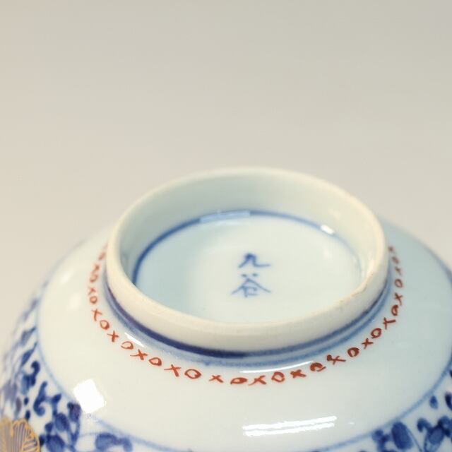 時代 九谷焼( KUTANI ware/ Isikawa, 1910年頃) 花唐草染付 赤絵金彩菊