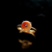 【9.5号】K10YG コインモチーフにダイヤモンドがキラリ！！橙色翡翠リング K10YG coin diamond A貨翡翠 jd_rg1597