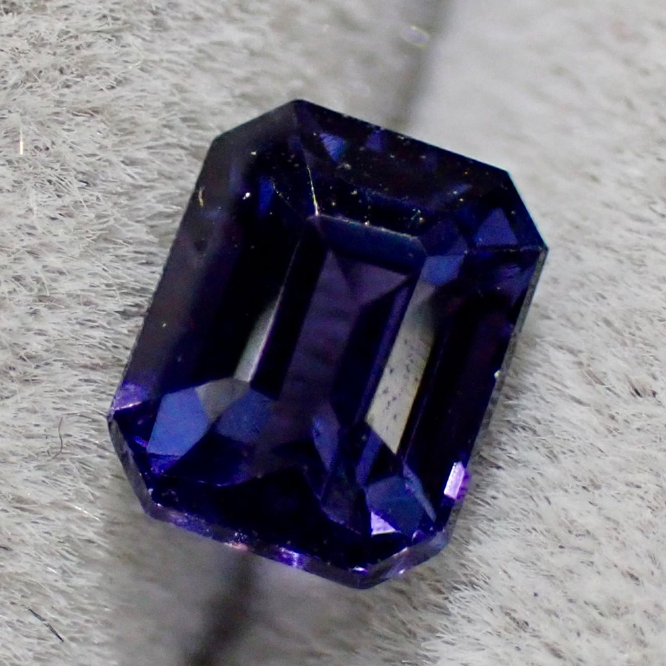 高品質 Spinel 5.0×4.0mm 0.63ct Tanzania | One Loose