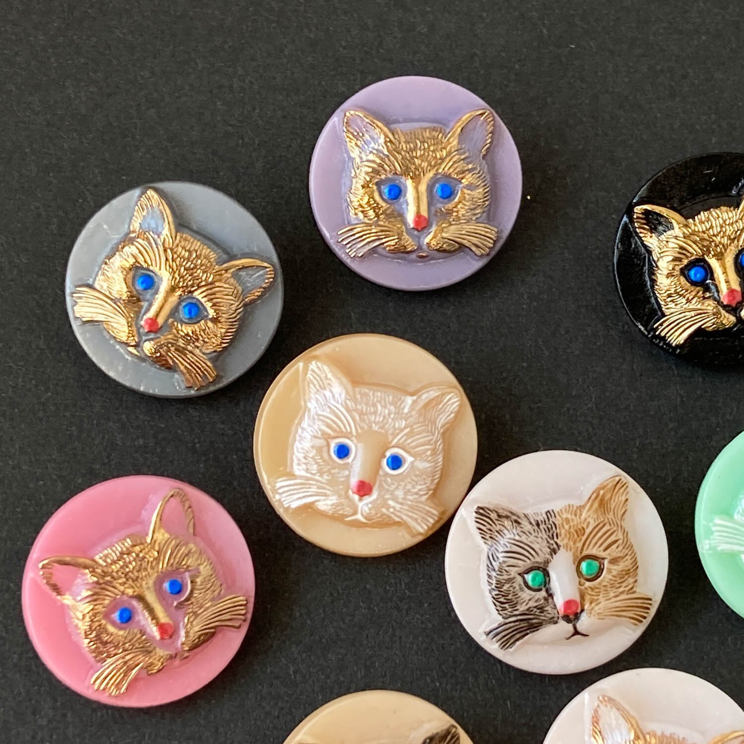 新色追加〉チェコガラスボタン-Cat（18mm） | Dua-アクセサリーパーツ