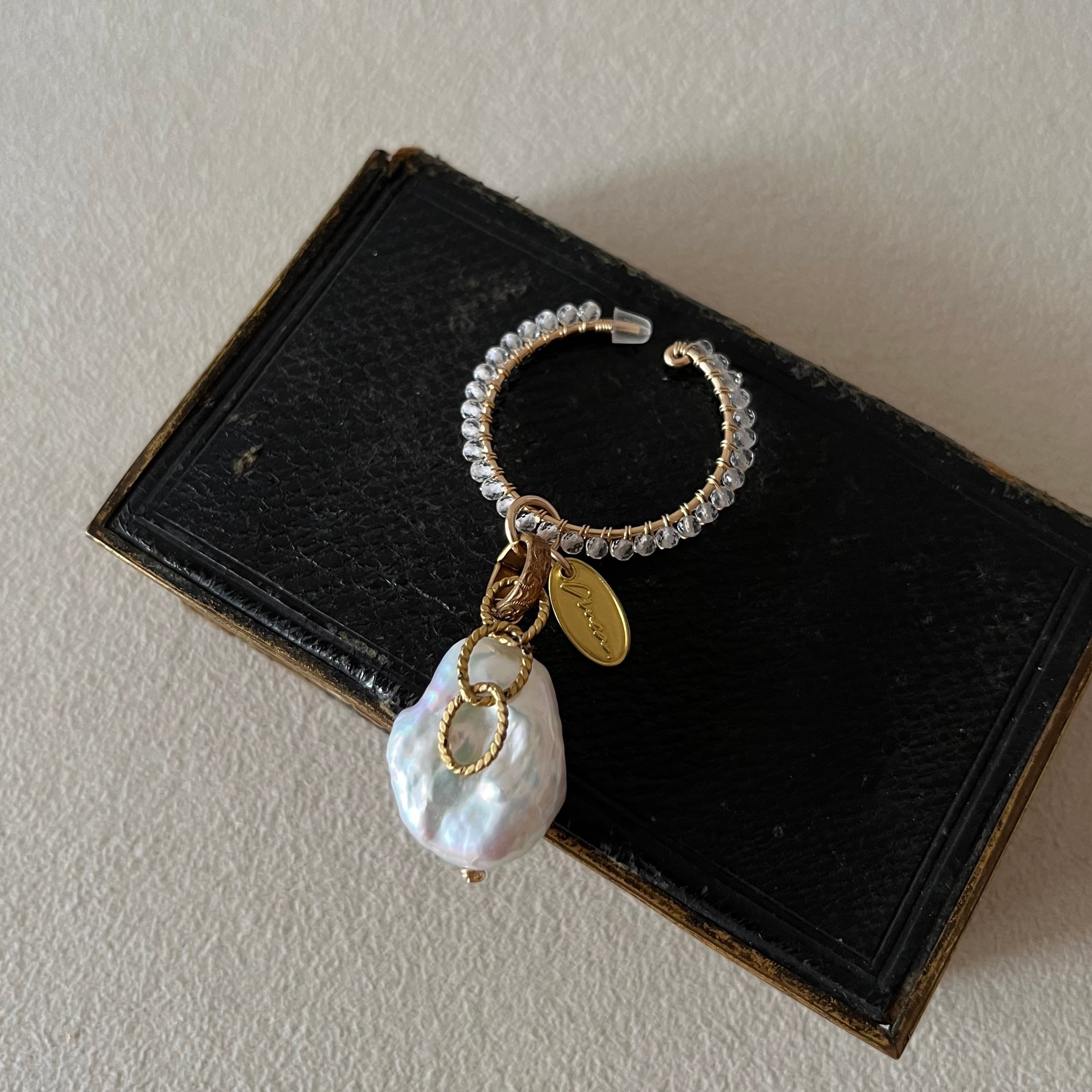 パールのヴィンテージイヤーカフ