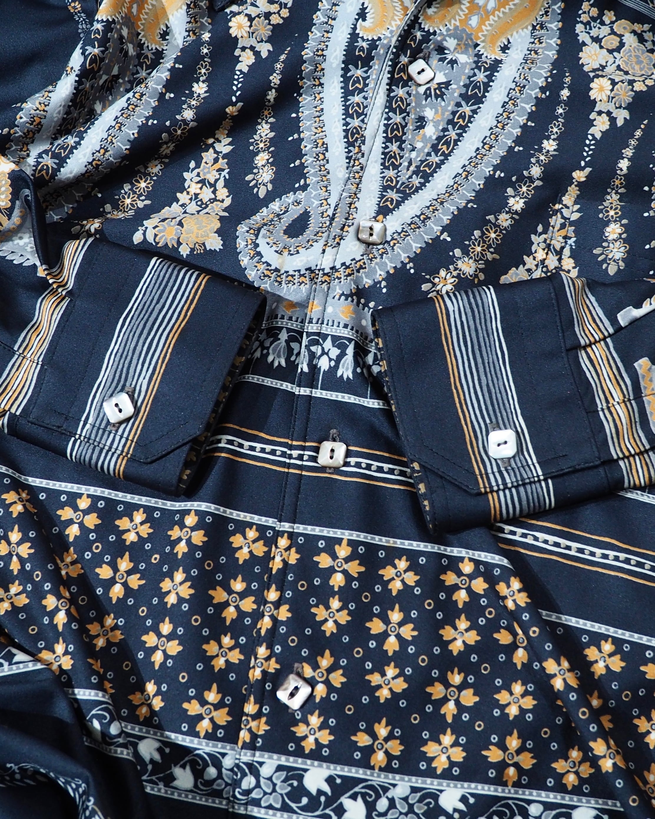 1970 - 80s Beautiful Flower × Paisley Pattern vintage Open collar shirt