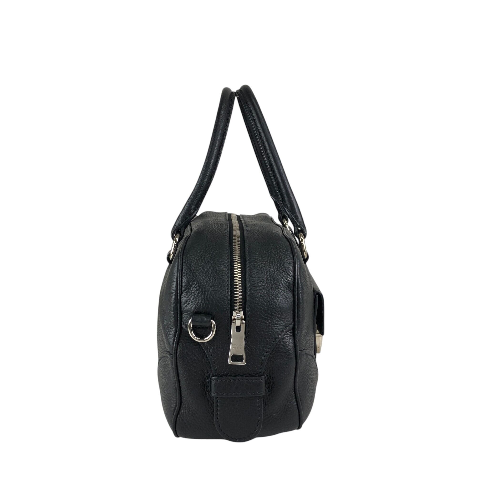 PRADA プラダ ショルダーバッグ ブラック ロゴ プッシュロック レザー