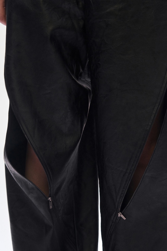 [TREEMINGBIRD] Oblique Zipper Leather Set-up Pants [ Black ] 正規品 韓国ブランド 韓国通販 韓国代行 韓国ファッション TRMNGBD tmb TREEMING BIRD