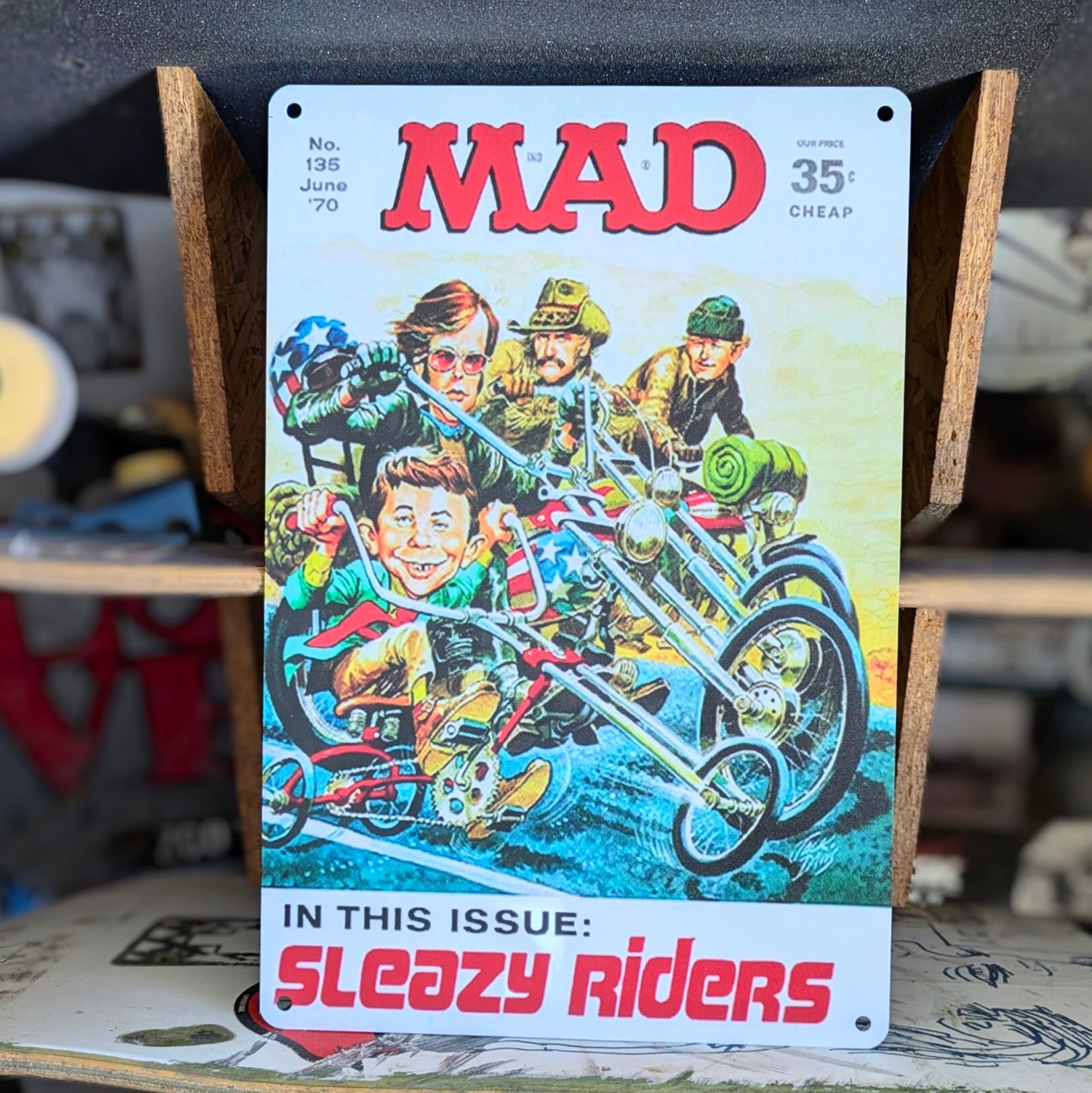 送料無料!ちょうどいいブリキ看板 【 MAD / マッド マガジン】『 イージーライダー 』 アルフレッド・E・ニューマン / METAL SIGN / メタルサイン / ブリキ看板 / サインボード / ビンテージ加工〚アメリカン雑貨 アメトイ〛