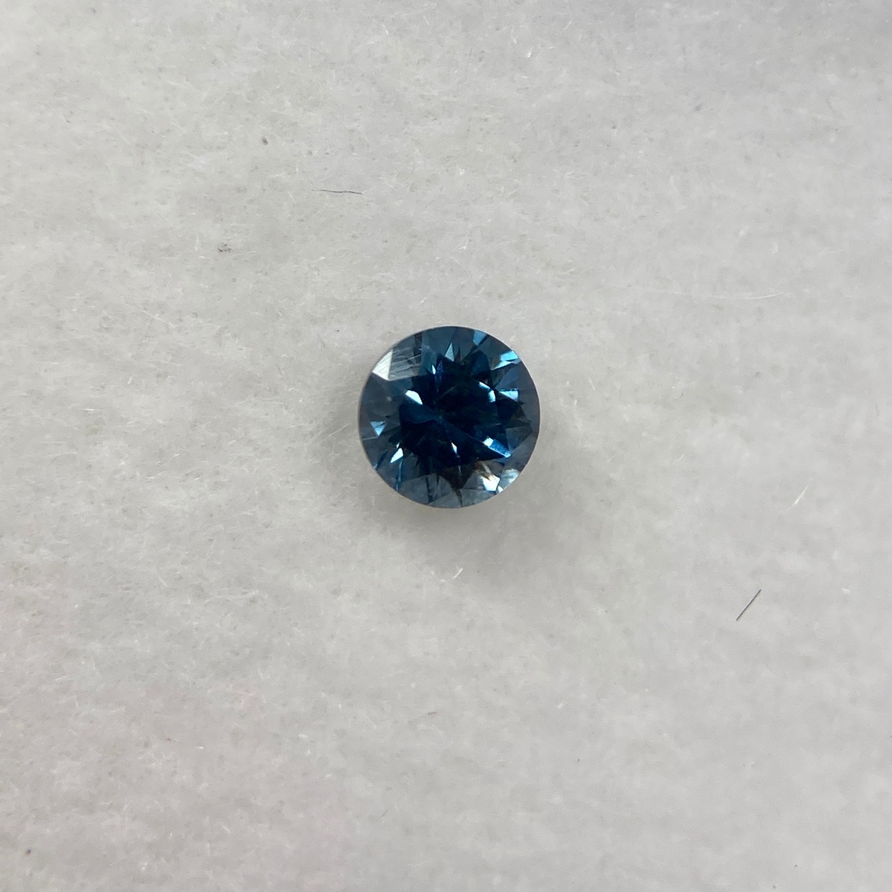 丸いスピネル 選べないお買い得 濃い口 約2.9mm r-0229 残り1点