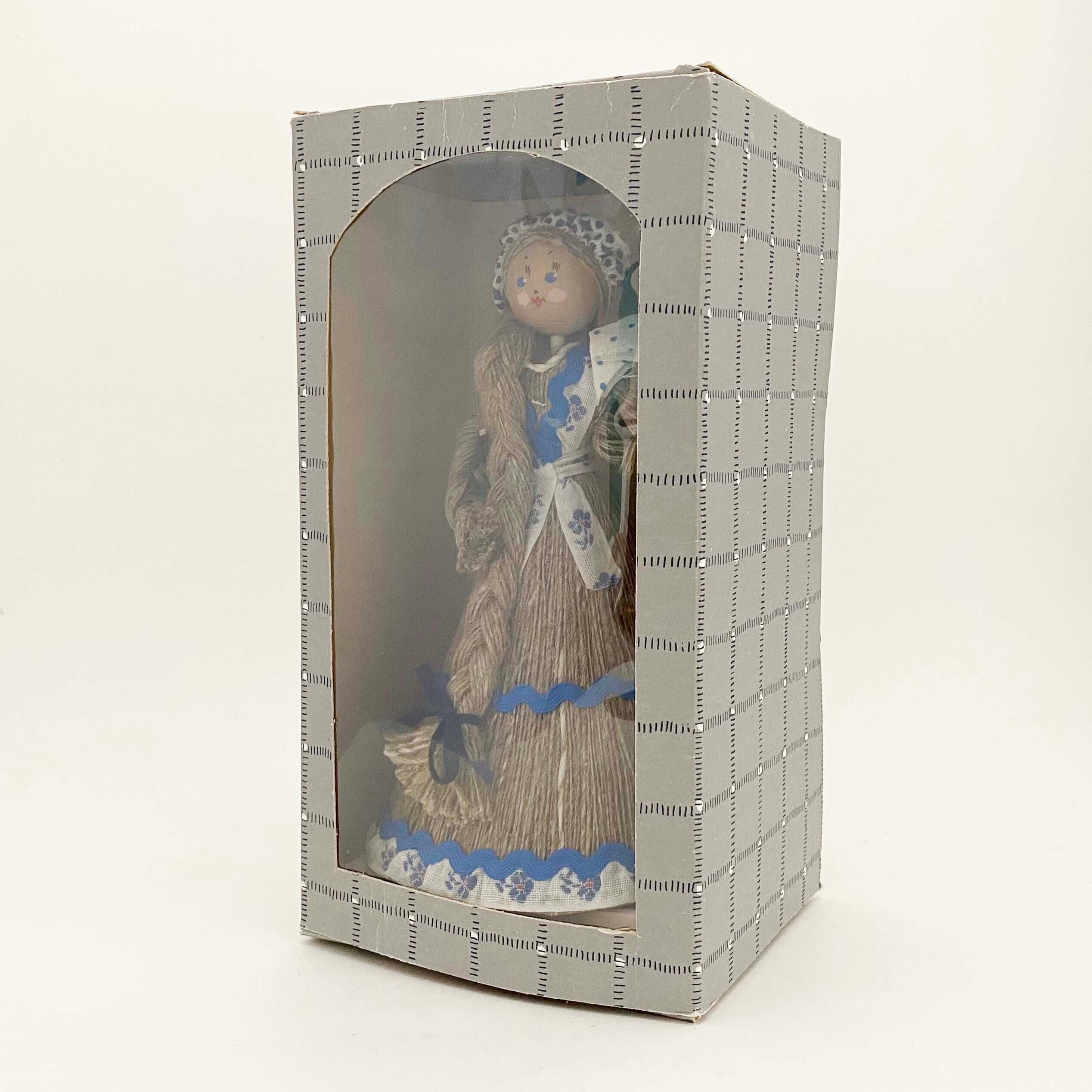 リトアニアの民族人形　ANDO製ヴィンテージ（麻ひものドレス）