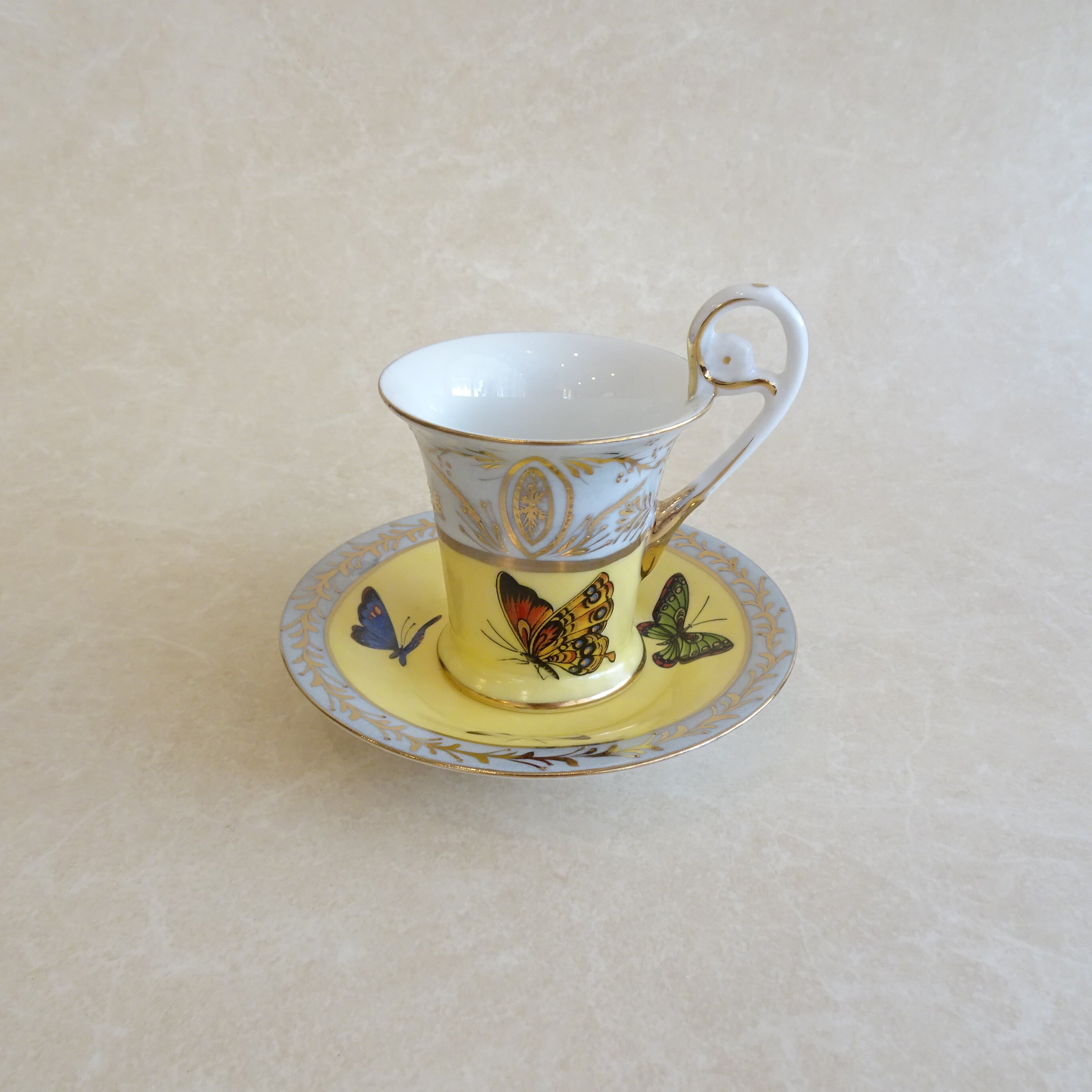 レモンイエローのバタフライカップ&ソーサー