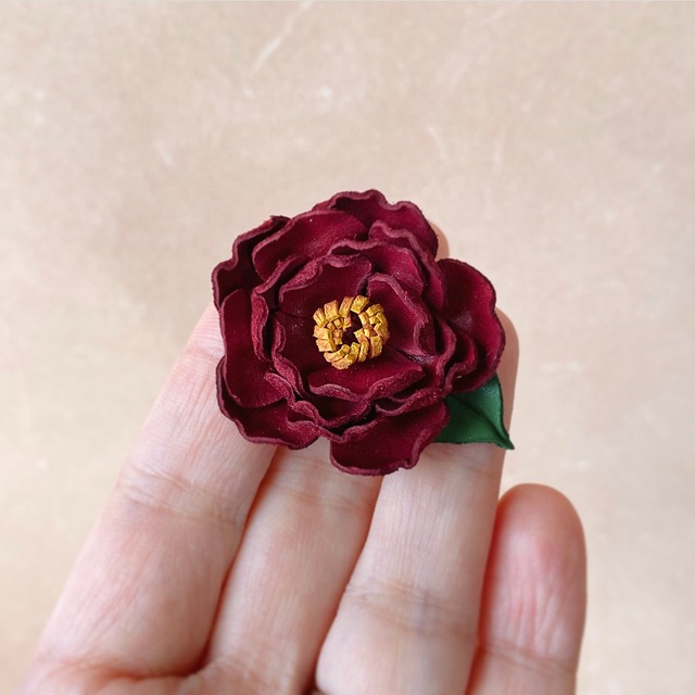 黒椿 クロツバキ 赤黒 革花ヘアゴム 秋冬レザーアクセサリー 大きめ一輪 One Off Kao 黒椿 クロツバキ 赤黒 革花ヘアゴム 秋冬レザーアクセサリー 大きめ一輪 One Off Kao