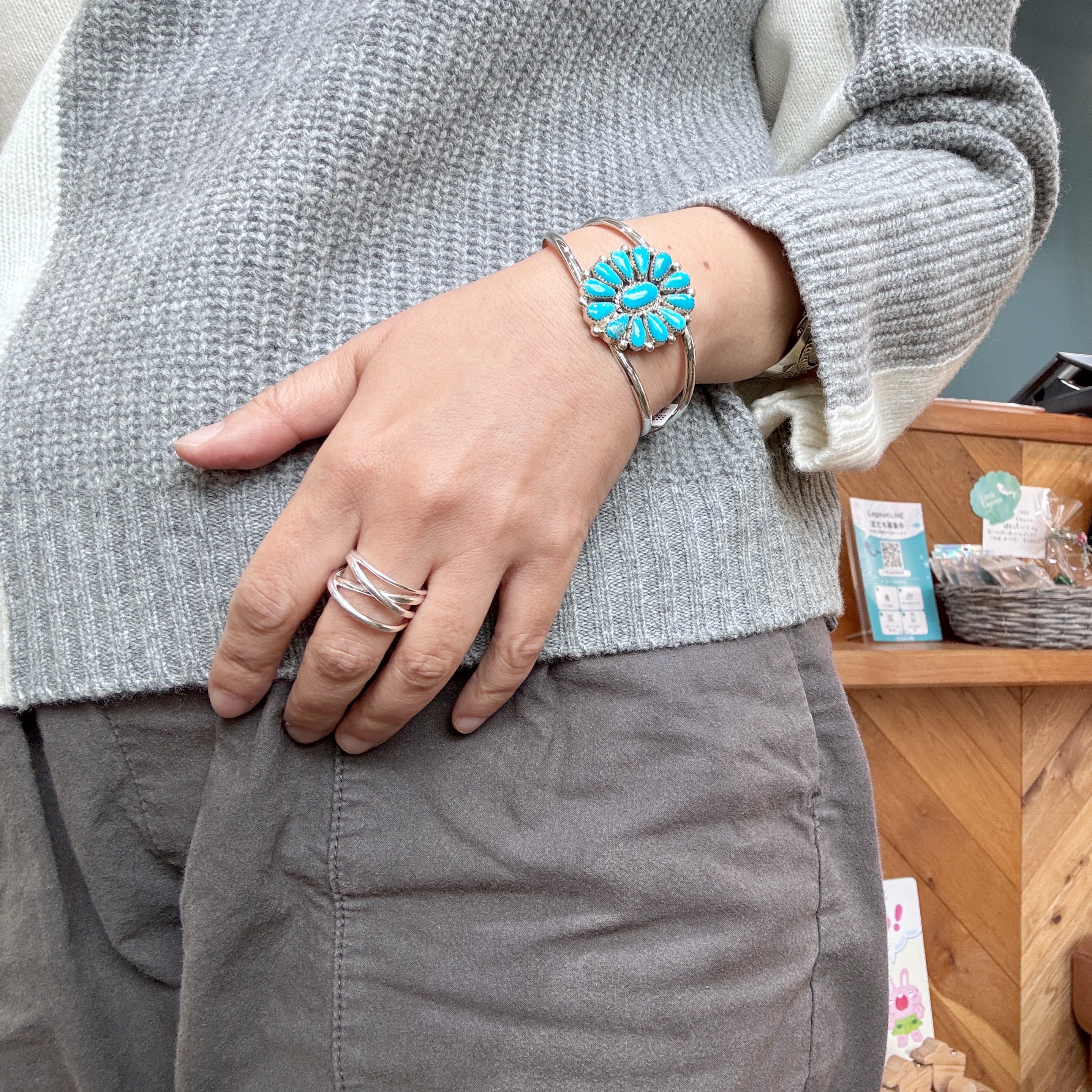 Indian Jewelry 》 【一点物再入荷】ターコイズ フラワー バングル