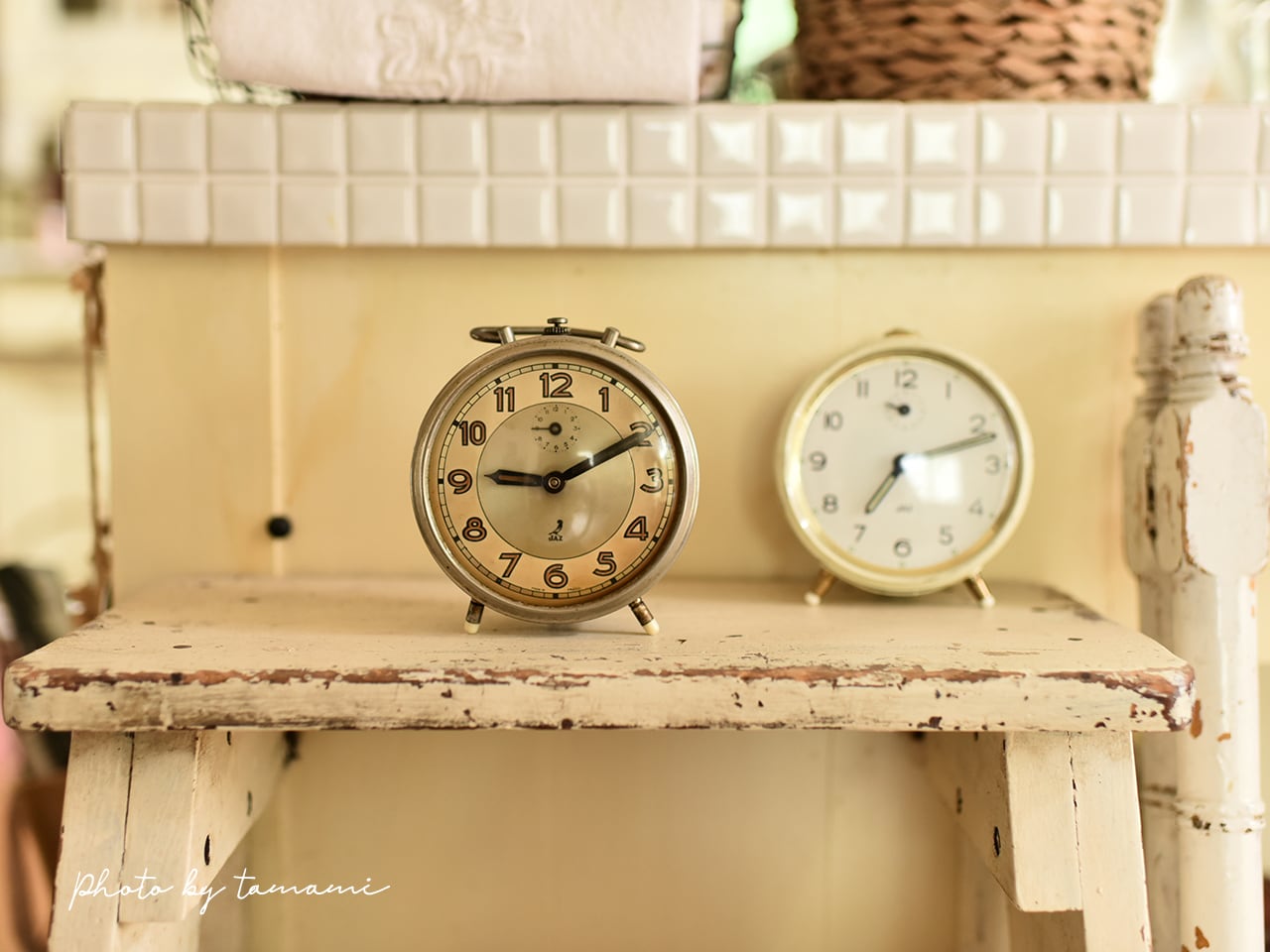 真鍮色がシックで雰囲気のあるJAZ 置き時計(実働)フレンチブロカント