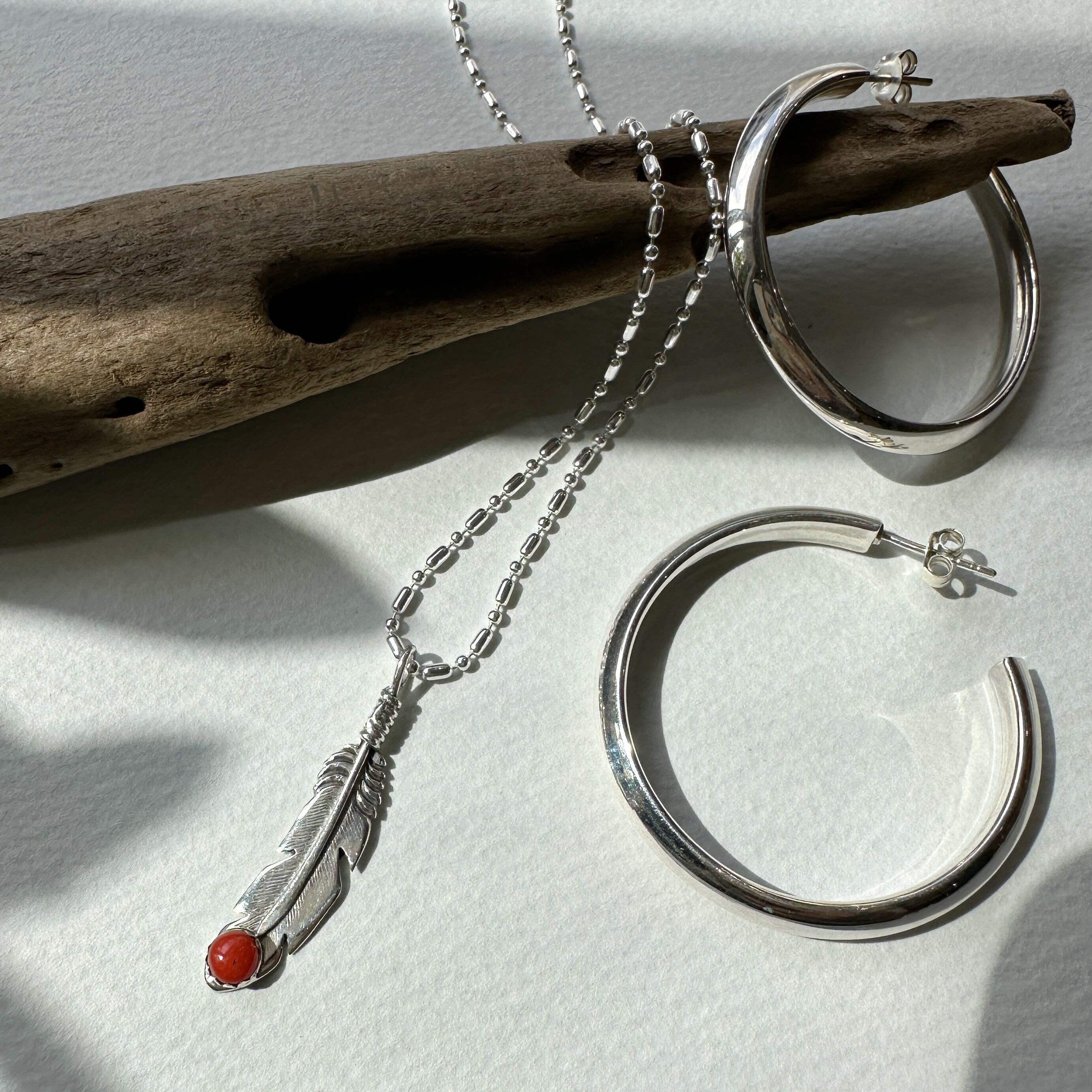 Indian Jewelry》スリム フェザー ペンダント ネックレス Indian Jewelry》スリム フェザー ペンダント ネックレス