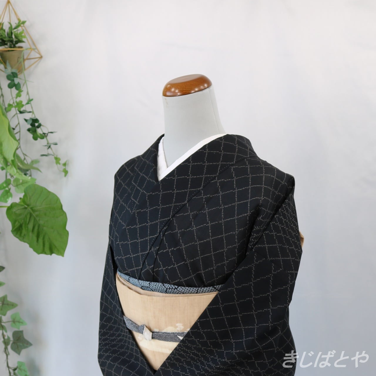 D917 夏着物　紗紬　黒地　正絹　着物　極美品 正絹紗 黒地に網目の夏着物 | きじばとや