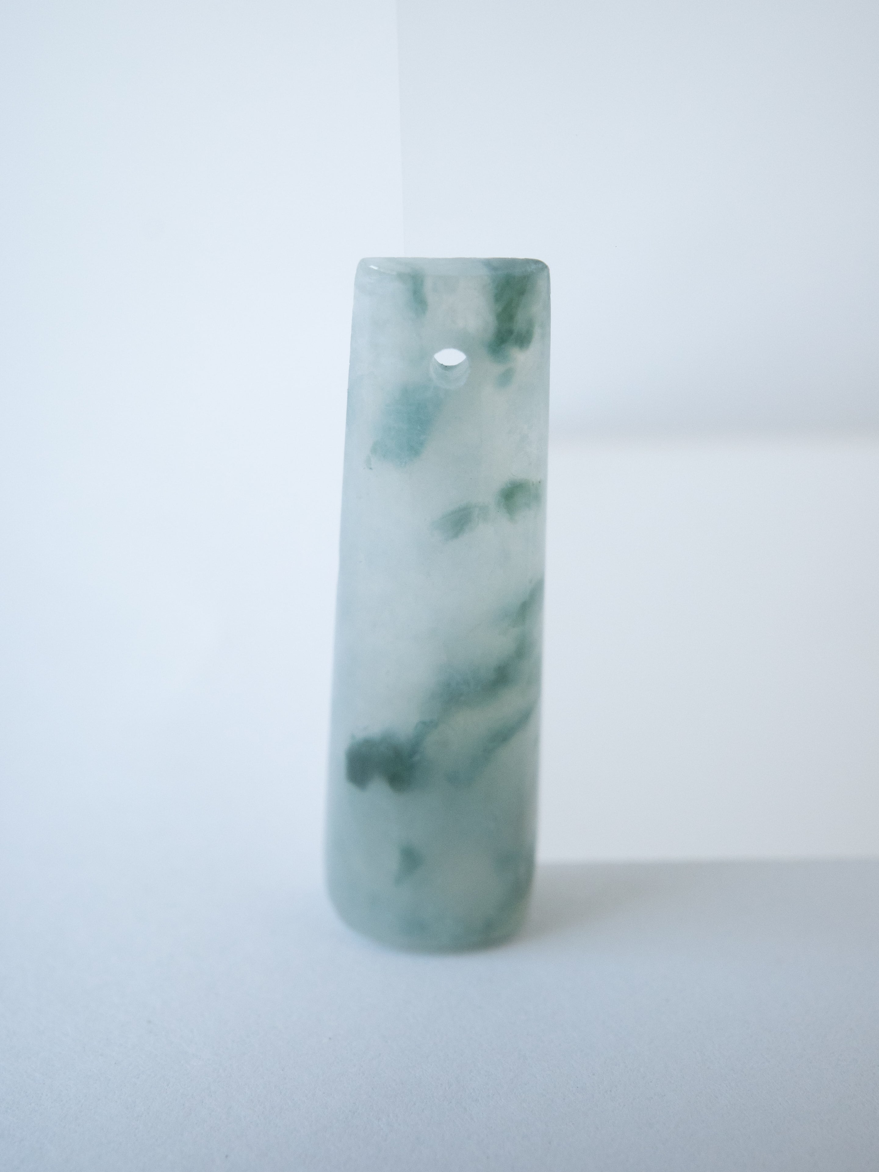 翡翠 (穴あき)- b07