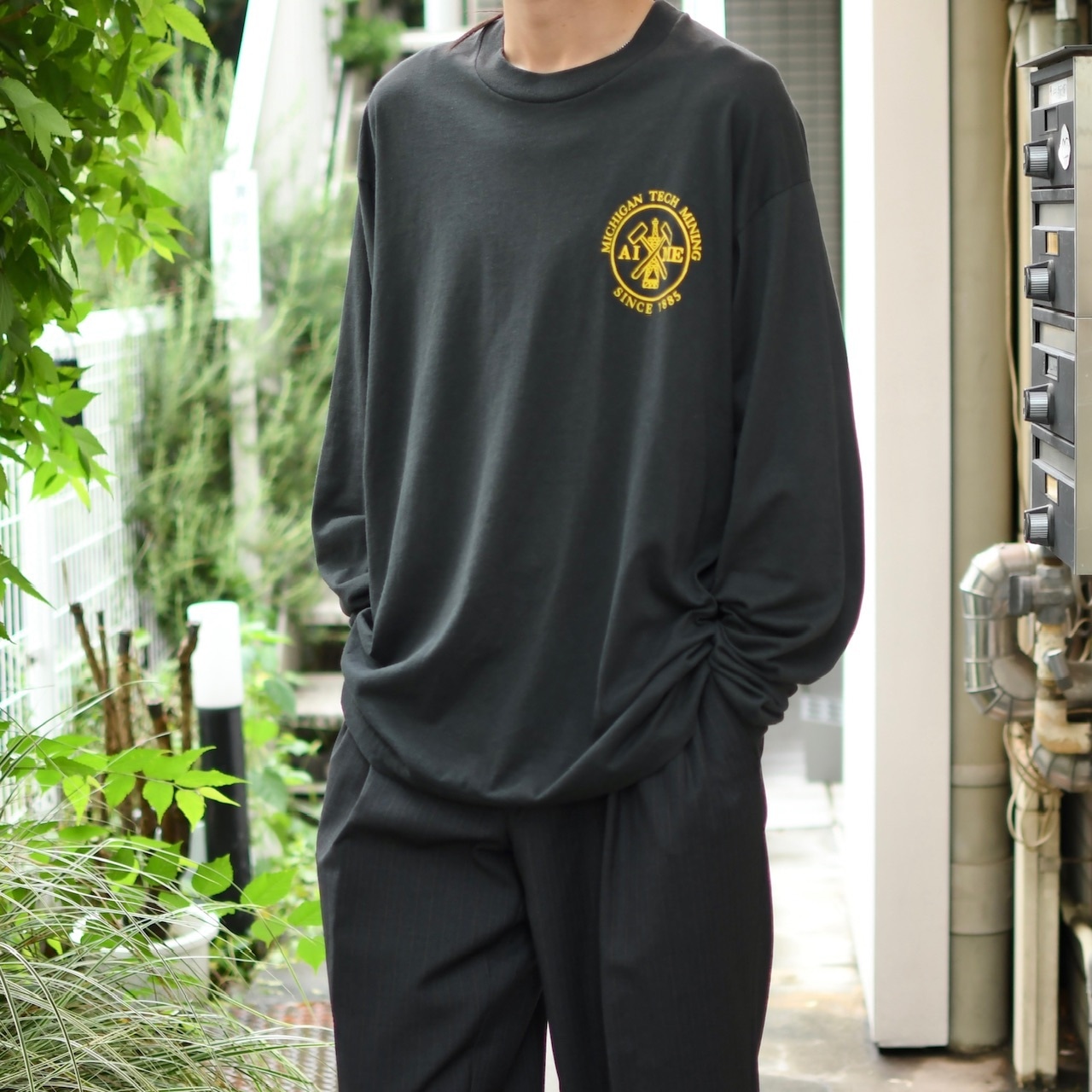 92's husky print long sleeve college tee