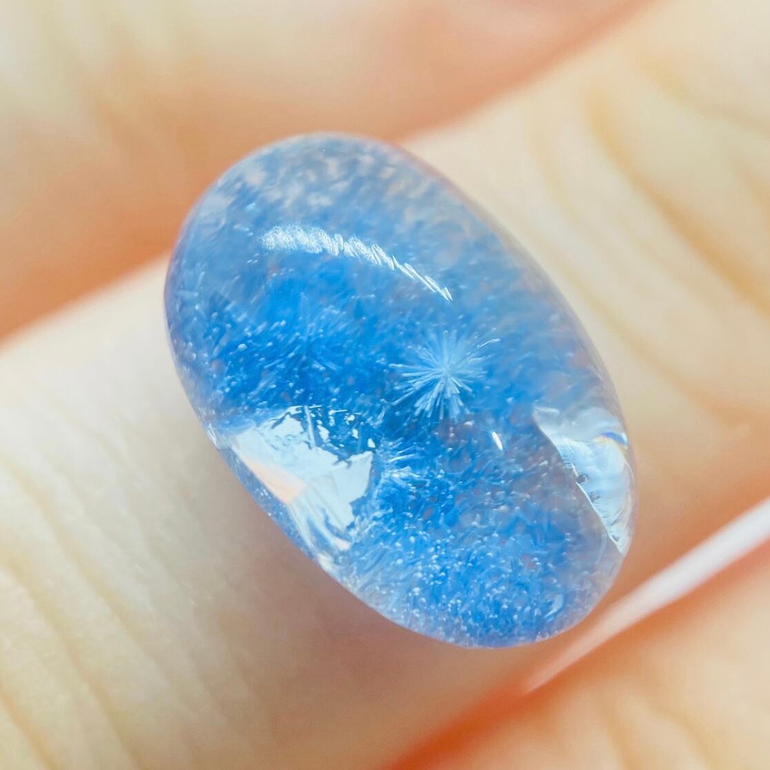 一番星の輝くデュモルチェライトインクオーツ