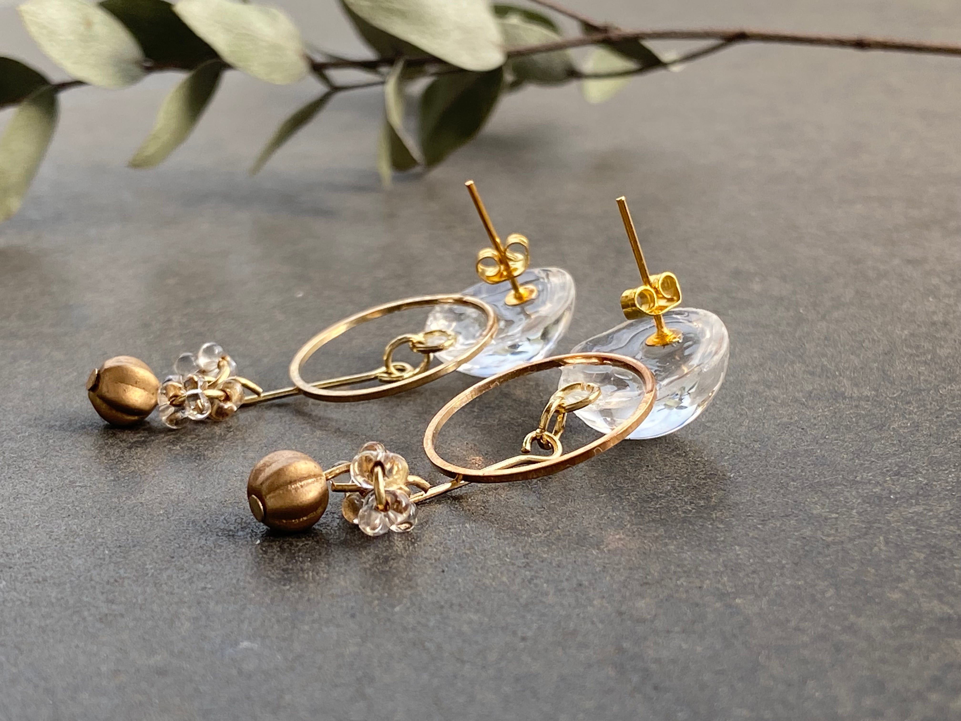 夏 ゴールド 大人 クリア 透明感 ~ ハンドメイド ~ ピアス | keicomy