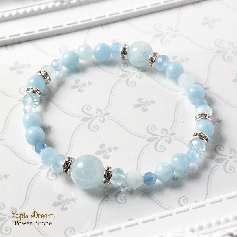 穏やかな気持ちで幸福感を高めるお守り | 色々な形のアクアマリンのパワーストーン ブレスレット