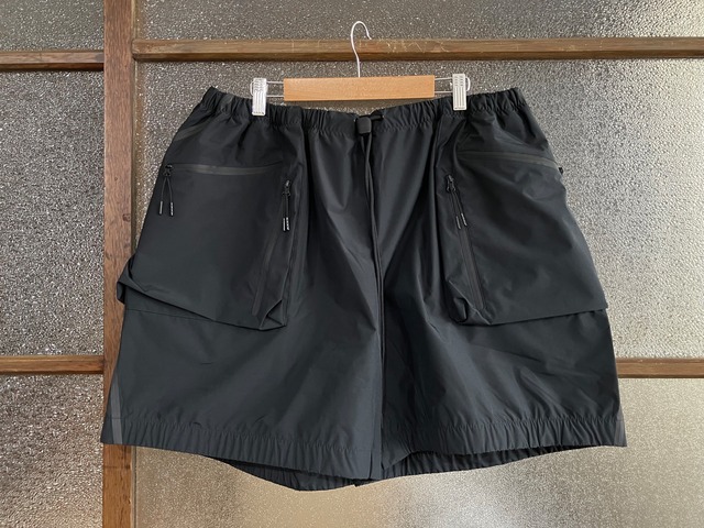 NIKE TECH SUPER LIGHTWEIGHT SHORTS (BLACK)