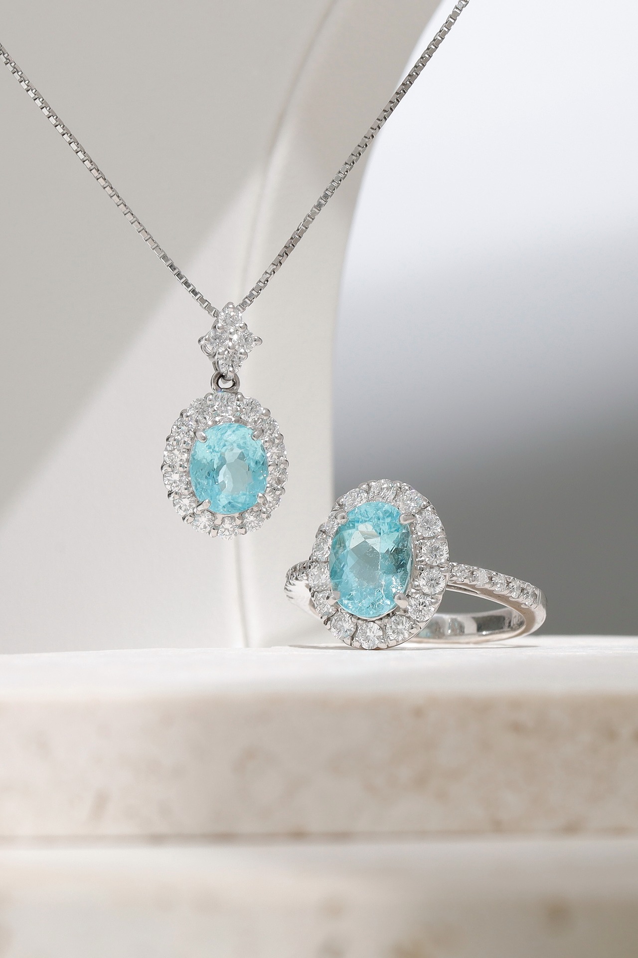 オーバルカット パライバトルマリン ネックレス pt / 1.360ct / DA 0.430ct