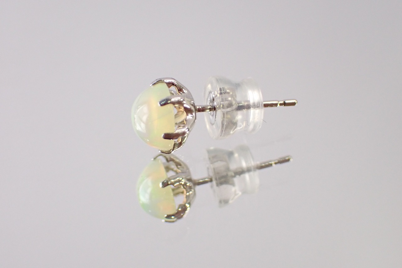 【OT品：定価￥71,000】Ptオパールピアス　0.57ct/0.57ct [C5‐3]