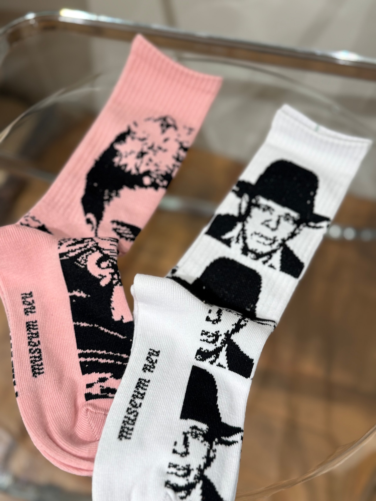 museum neu/V263701 Jeseph Beuys Warhol Socks