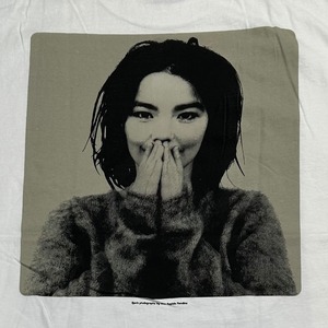 13327 Bjork ビョーク ヴィンテージ バンドTシャツ 半袖　Ｌ