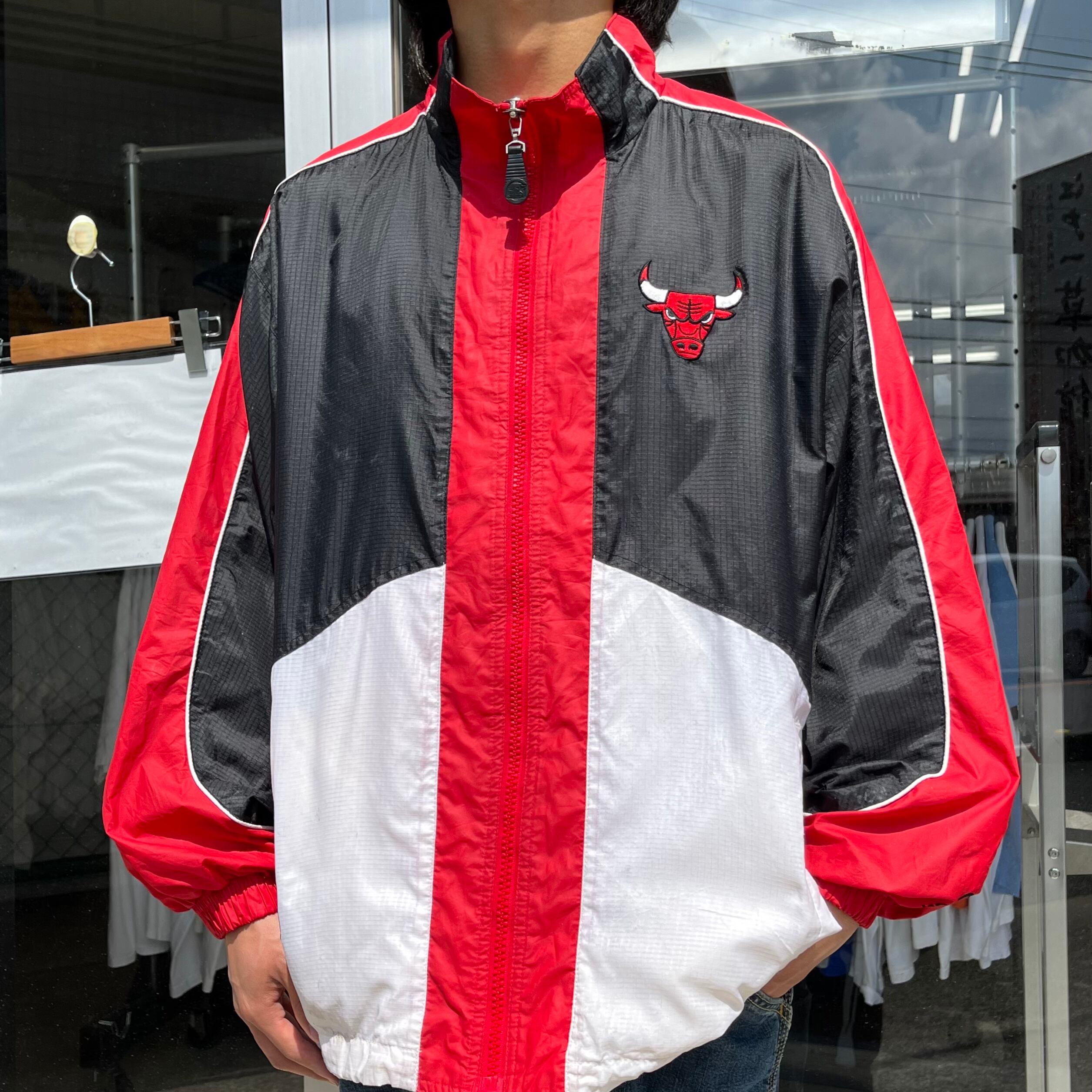 【美品M】LOGO７　ナイロンジャケット　NBA　BULLS　ブルス　　レッド