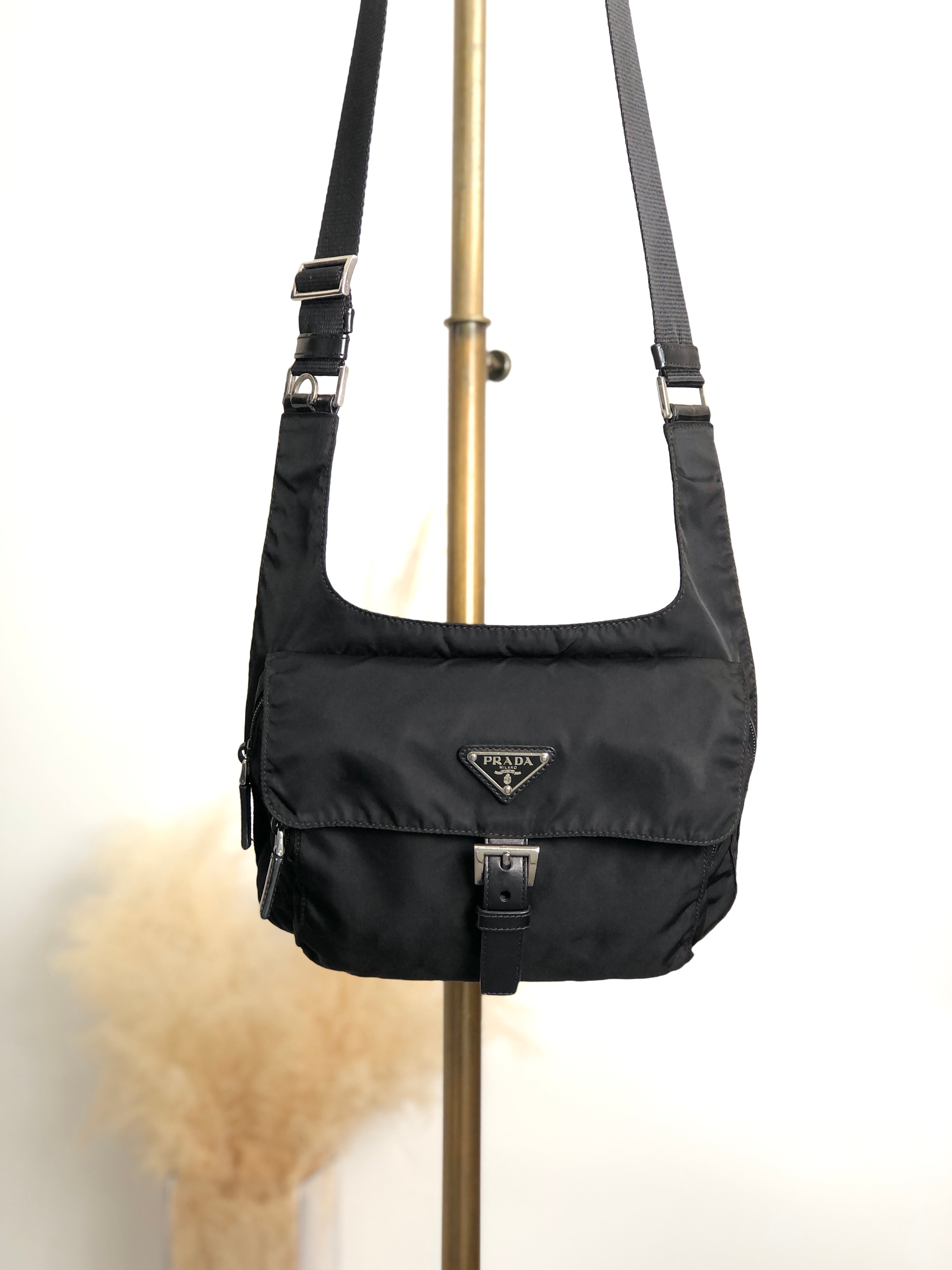 PRADA プラダ ショルダーバッグ ブラック トライアングルロゴ フロント