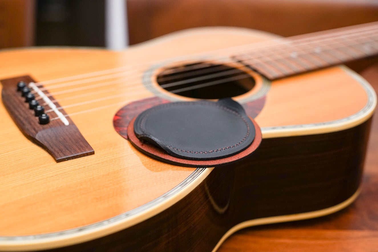 サウンドホールカバー アコースティックギター用 本革製 ギターストラップ専門店 708works ナナゼロハチワークス サウンドホールカバー アコースティックギター用 本革製 ギターストラップ専門店 708works ナナゼロハチワークス