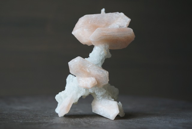 スティルバイト/カルセドニー 　Stilbite / Chalcedony 949