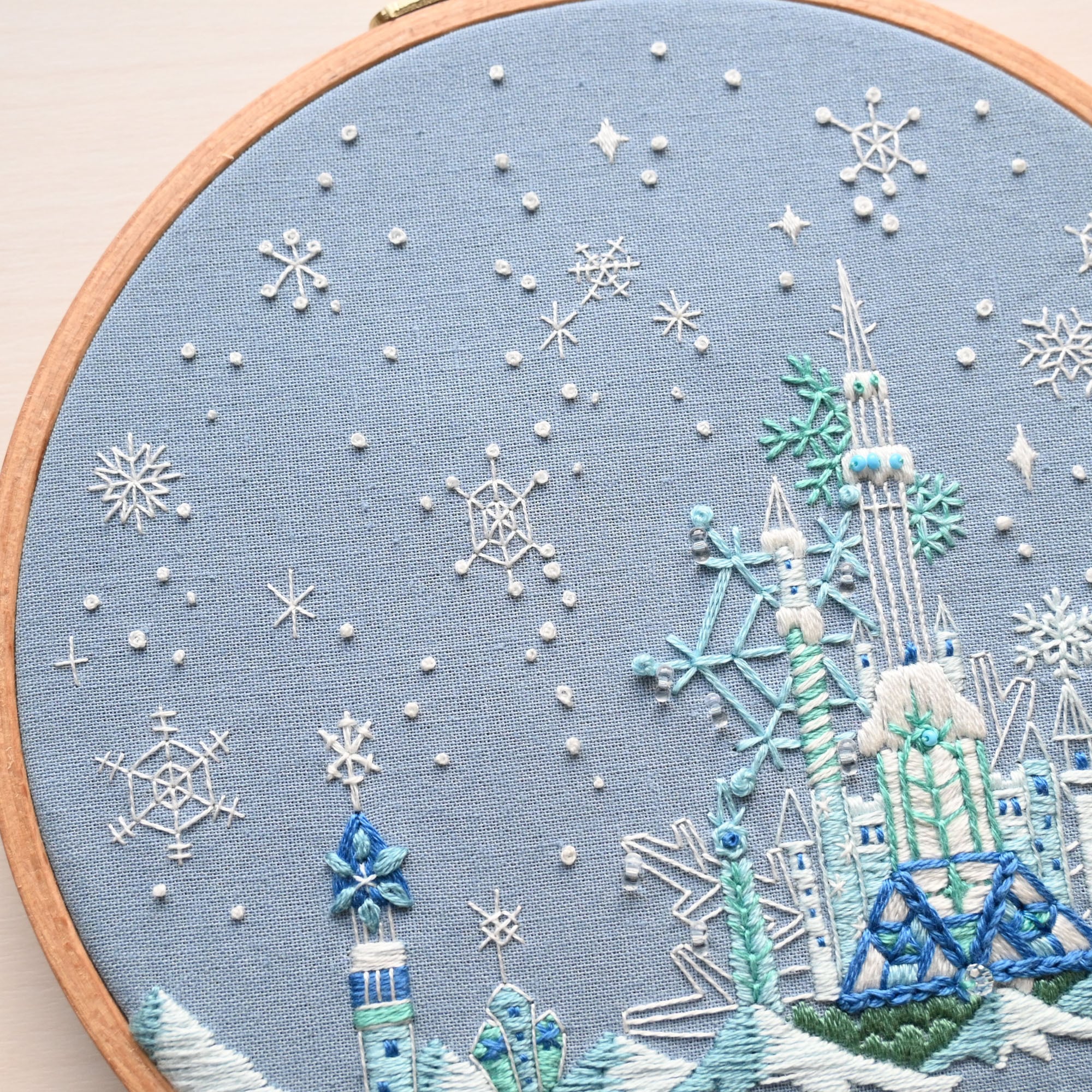 刺繍キット 「クリスタルスノー神殿」《空想街雑貨店》