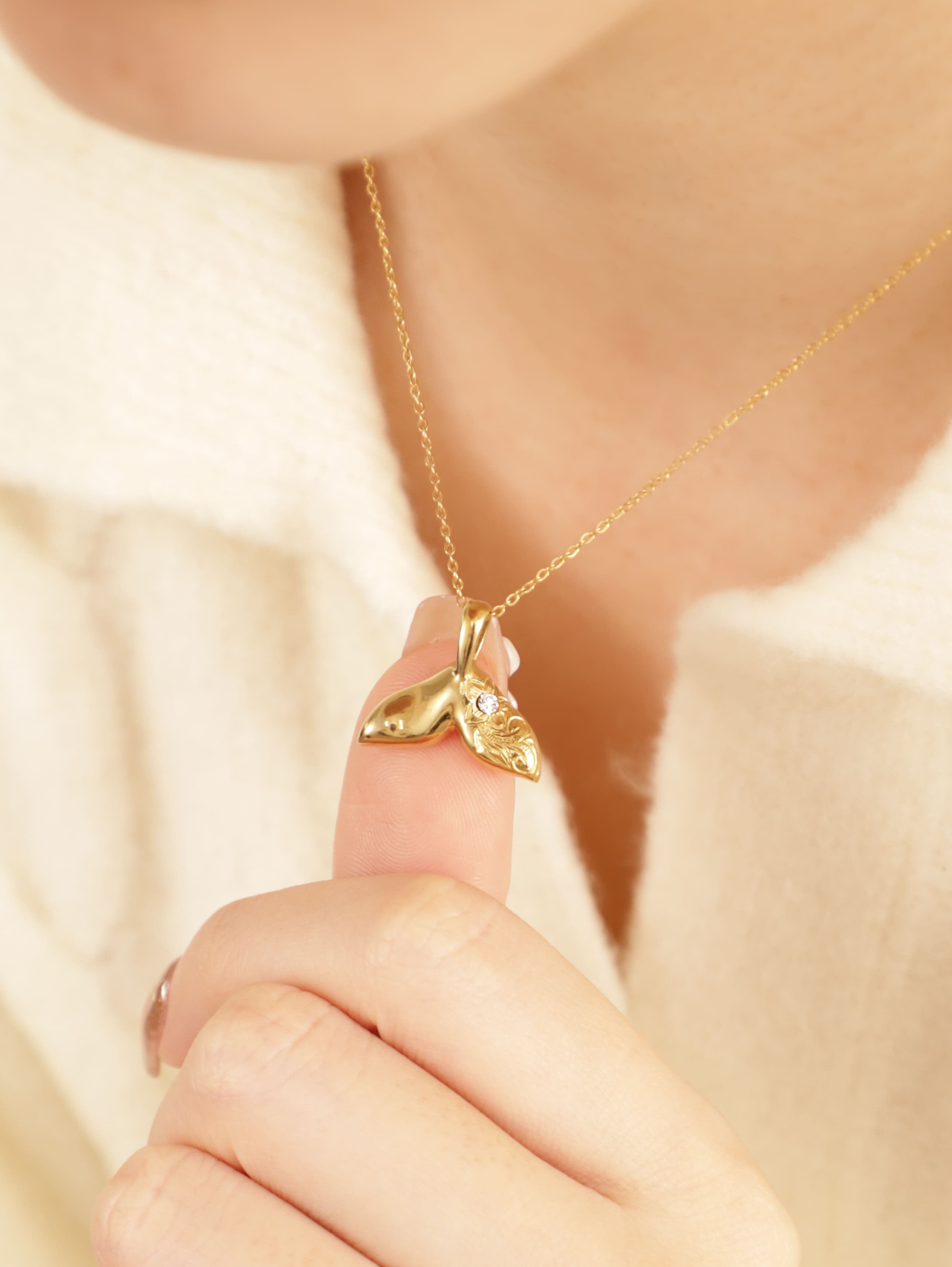 316L hawaiian zirconia whaletail necklace #n59 | rani