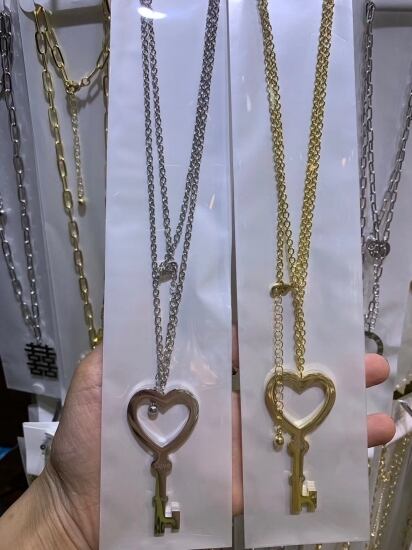 キー付きネックレス