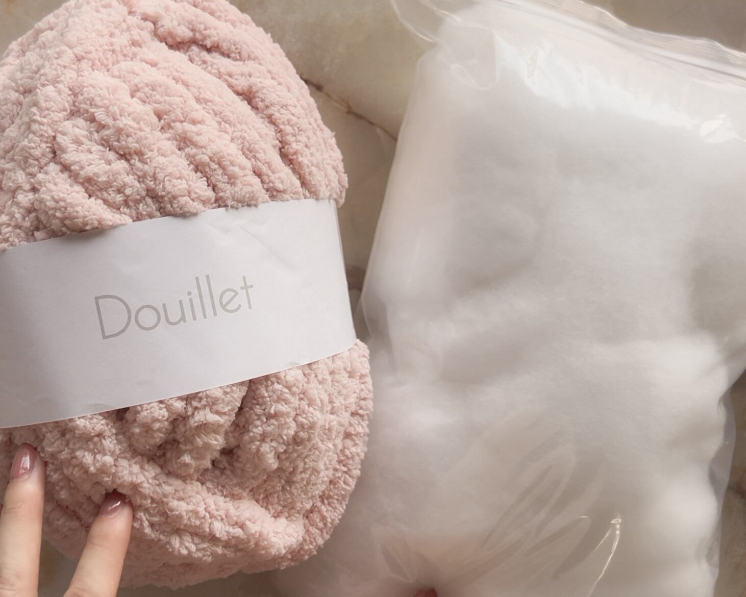 クッション制作KIT ︴毛糸1玉+手芸わた100g | Douillet (ドゥイエ