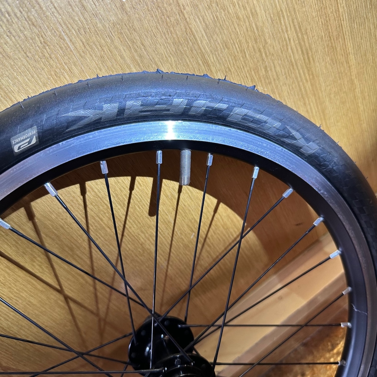 タイヤ 16×1-1/4 (32-349) Schwalbe Kojac